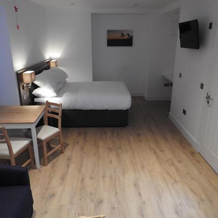 House Of Juniper - Luxury Accessible Apartment Broadford  Extérieur photo